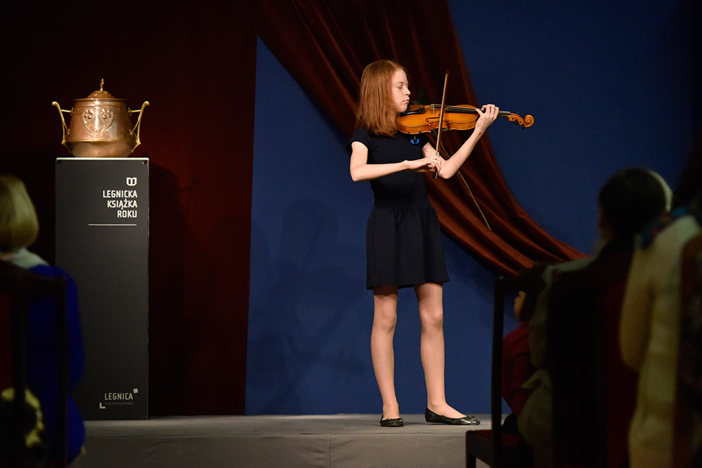 Uczniowie klas instrumentów strunowych wystąpili w muzeum