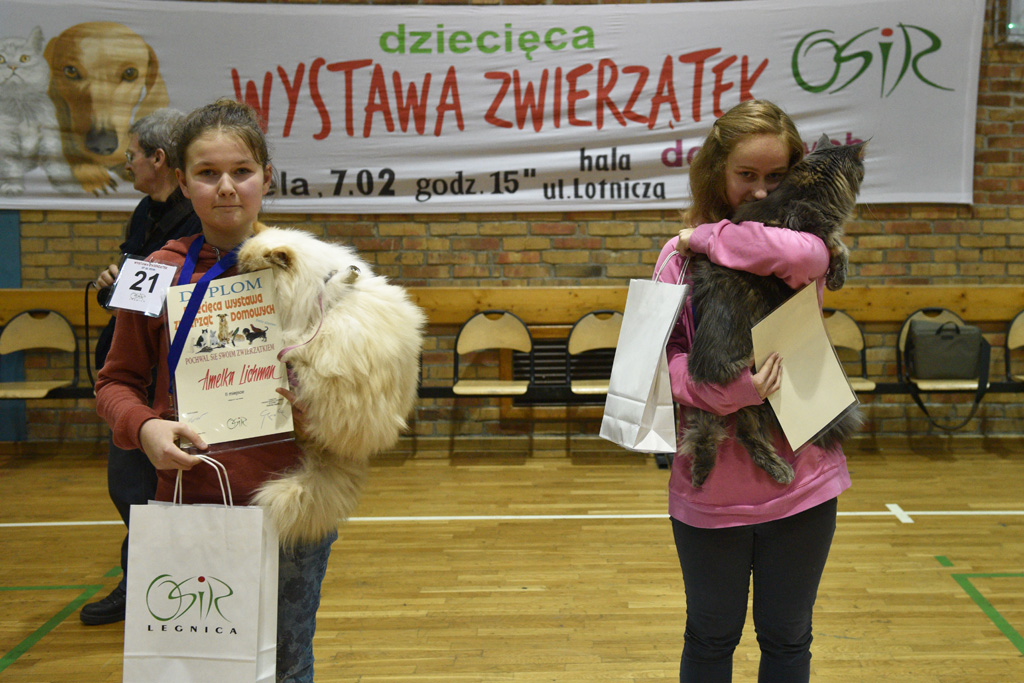 W hali przy ulicy Lotniczej dzieci prezentowały swoje zwierzaki