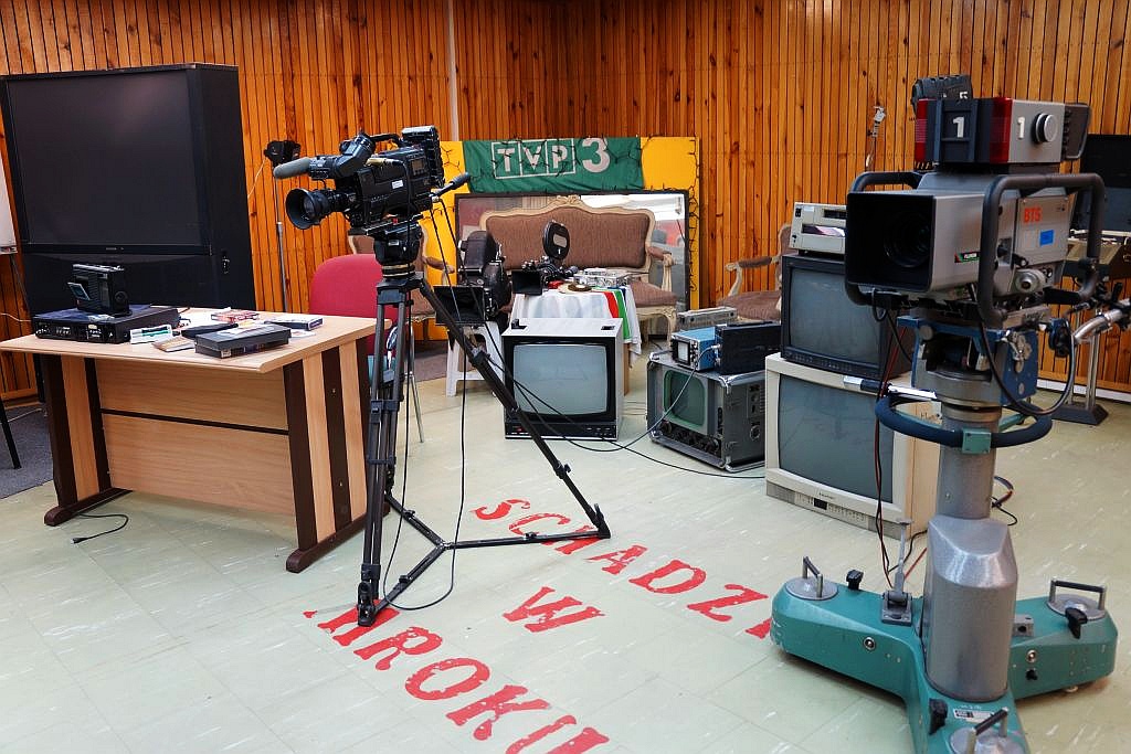 Półkoloniści z Kunic zwiedzili wrocławską siedzibę telewizji