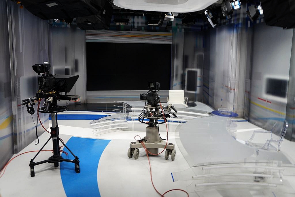 Półkoloniści z Kunic zwiedzili wrocławską siedzibę telewizji