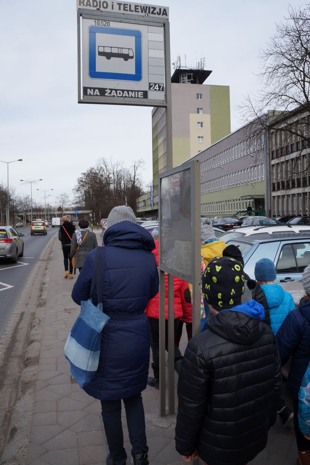 Półkoloniści z Kunic zwiedzili wrocławską siedzibę telewizji