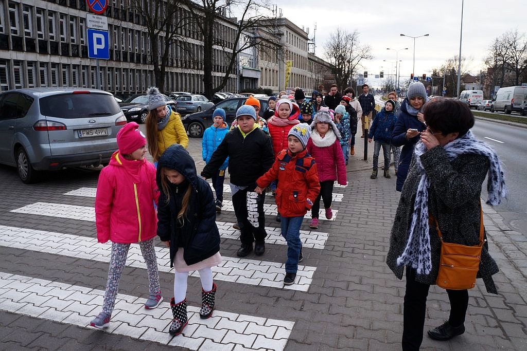 Półkoloniści z Kunic zwiedzili wrocławską siedzibę telewizji