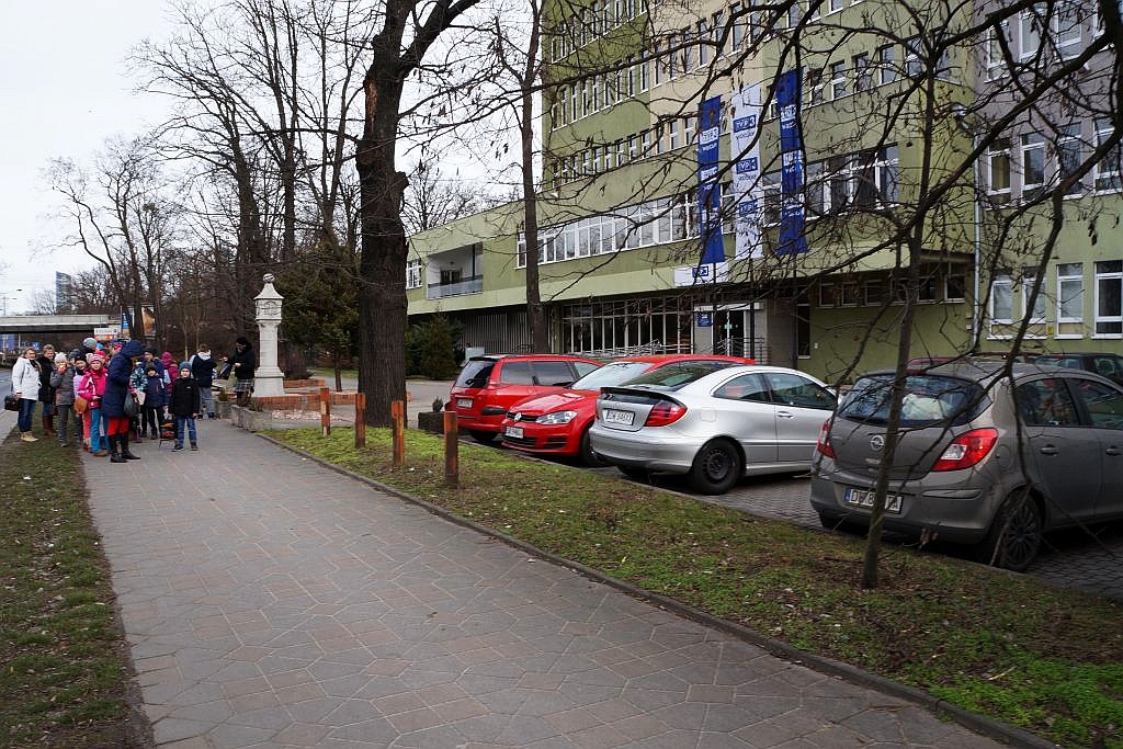Półkoloniści z Kunic zwiedzili wrocławską siedzibę telewizji