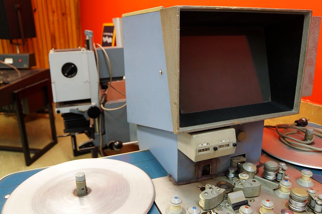 Półkoloniści z Kunic zwiedzili wrocławską siedzibę telewizji