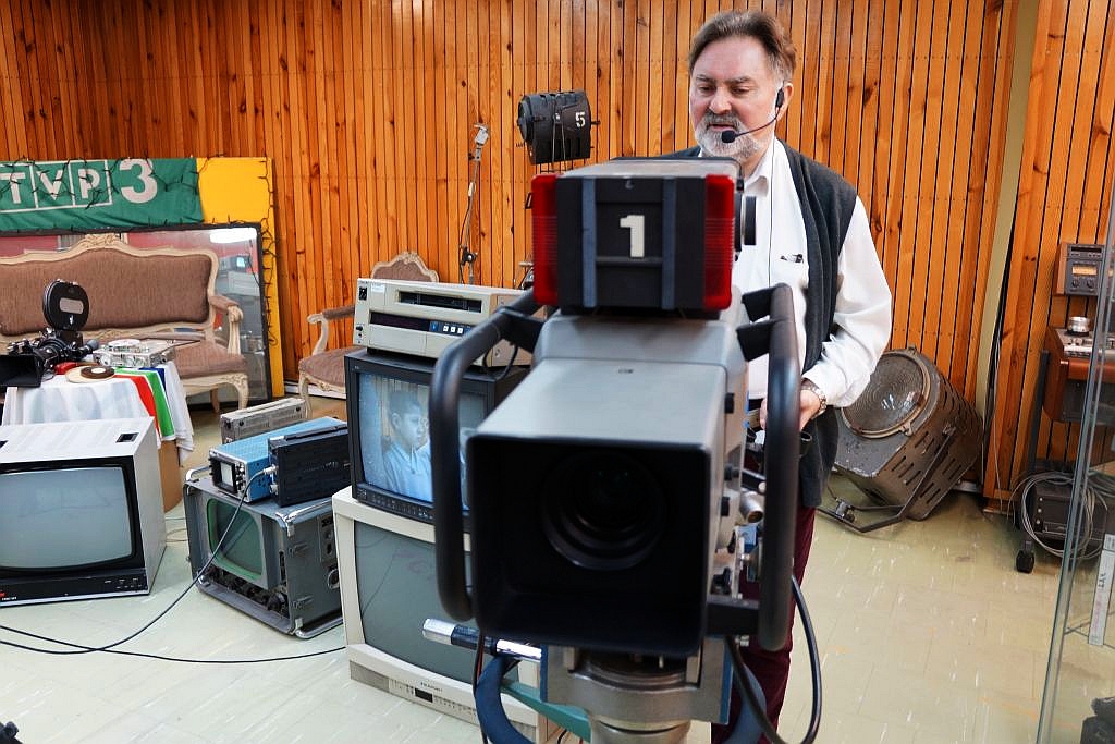 Półkoloniści z Kunic zwiedzili wrocławską siedzibę telewizji