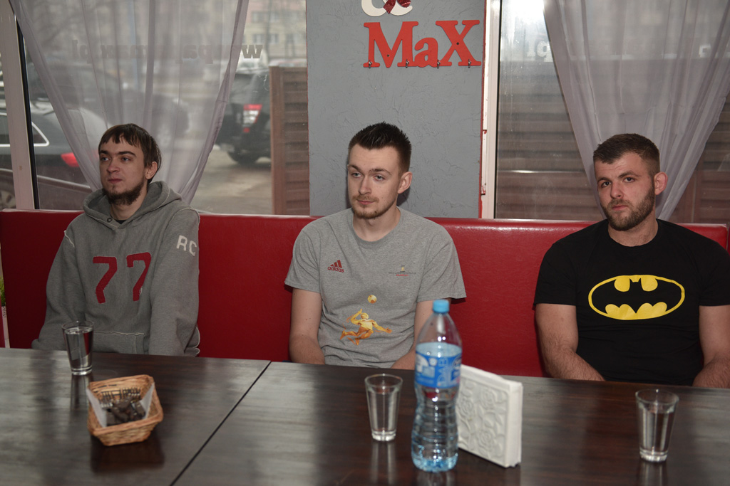 Dziesięciu zawodników zmagało się w jedzeniu pizzy na czas