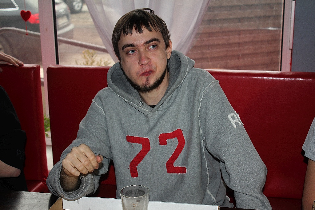 Dziesięciu zawodników zmagało się w jedzeniu pizzy na czas
