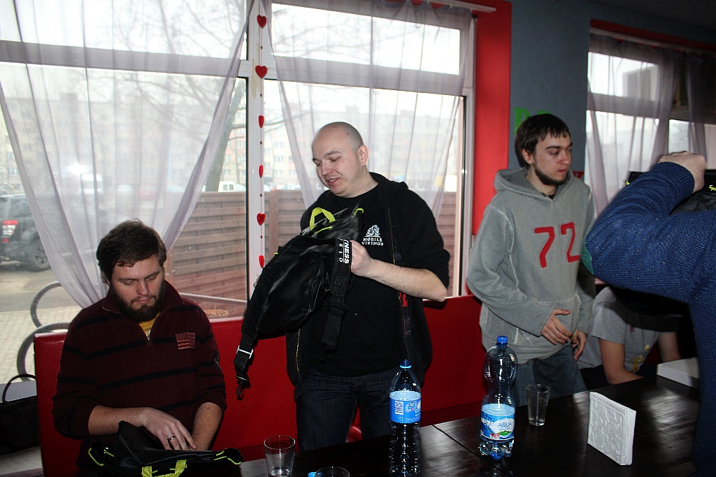 Dziesięciu zawodników zmagało się w jedzeniu pizzy na czas