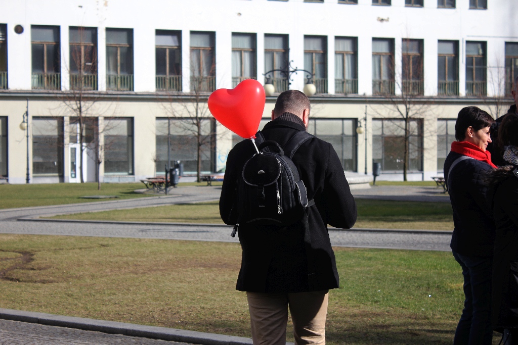Walentynki po legnicku. KOD, narodowcy i pchli targ