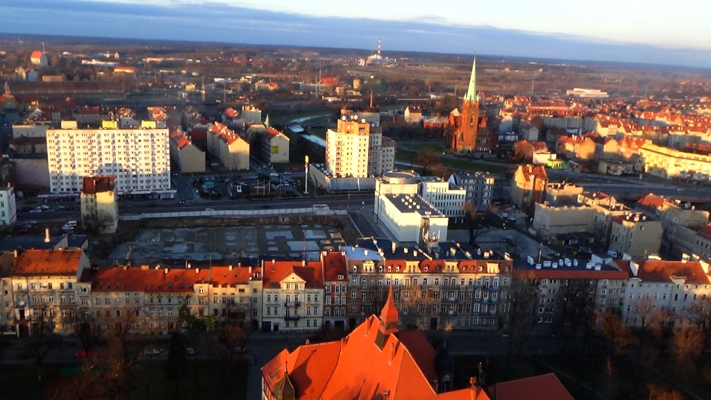 Zobacz niesamowite zdjęcia Legnicy z lotu paralotnią