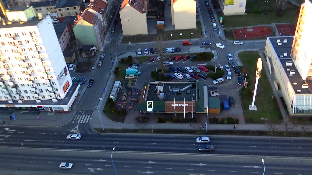 Zobacz niesamowite zdjęcia Legnicy z lotu paralotnią