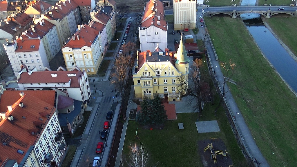Zobacz niesamowite zdjęcia Legnicy z lotu paralotnią
