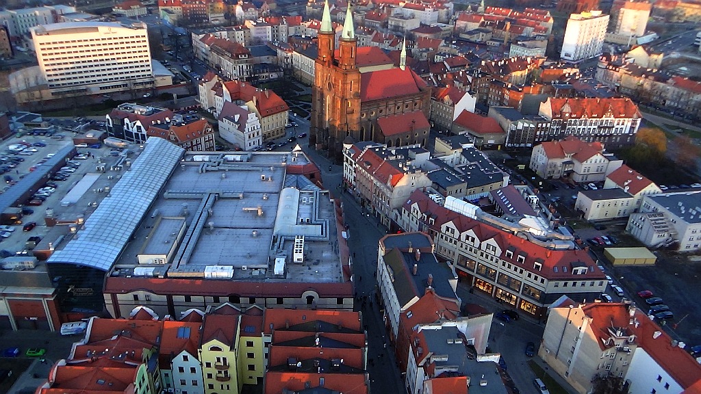 Zobacz niesamowite zdjęcia Legnicy z lotu paralotnią