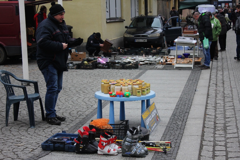Jarmark Staroci w Rynku wciąż cieszy się uznaniem legniczan