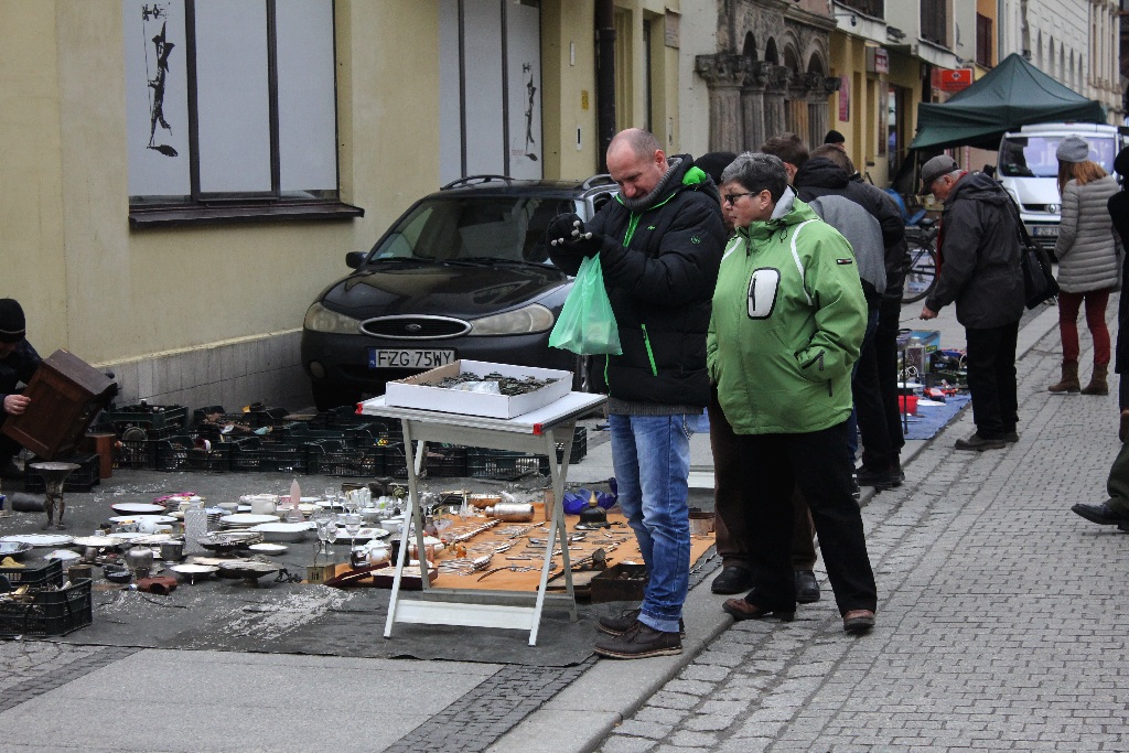 Jarmark Staroci w Rynku wciąż cieszy się uznaniem legniczan