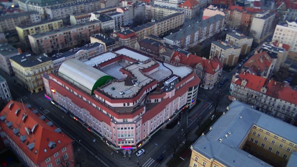 Zobacz niesamowite zdjęcia Legnicy z lotu paralotnią
