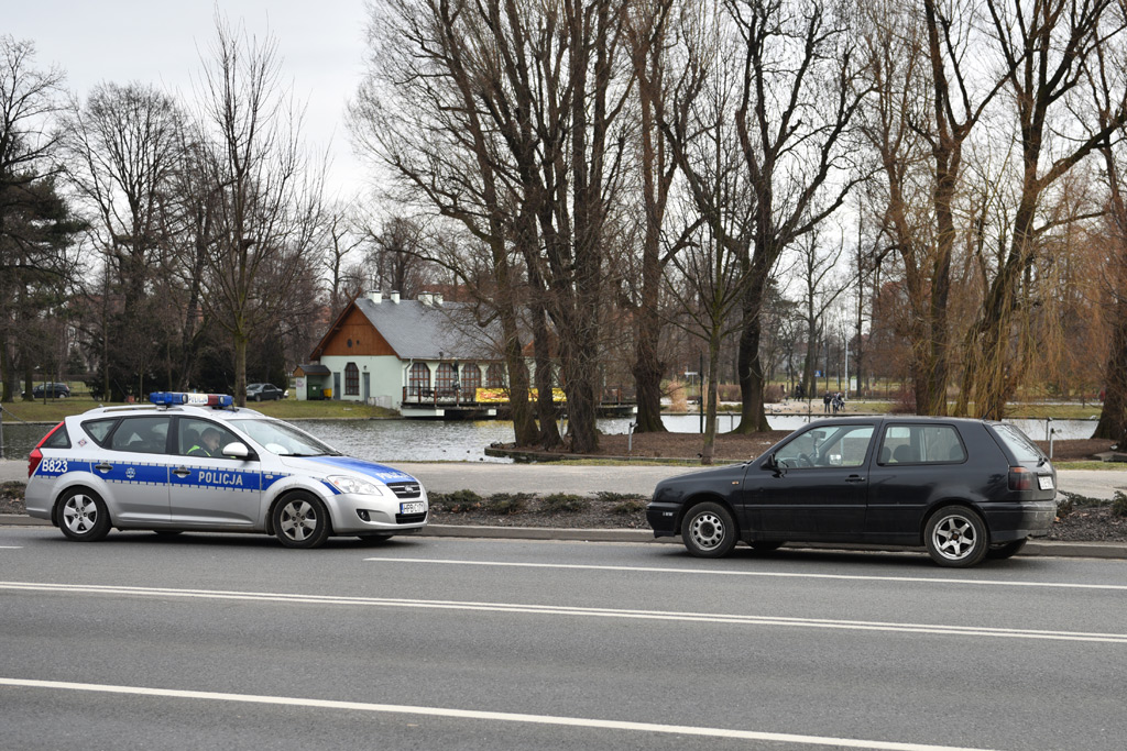 Dwa samochody uczestniczyly w kolizji na ulicy Witelona
