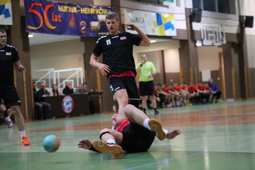 Efektowne zwycięstwo piłkarzy ręcznych Dziewiątki Legnica