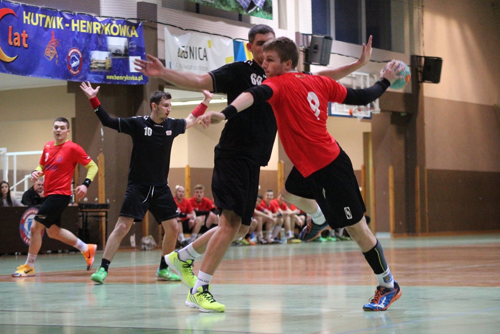 Efektowne zwycięstwo piłkarzy ręcznych Dziewiątki Legnica