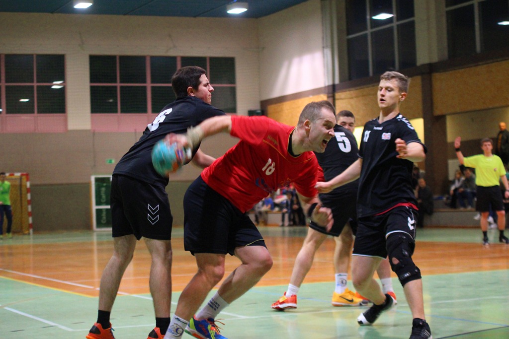 Efektowne zwycięstwo piłkarzy ręcznych Dziewiątki Legnica