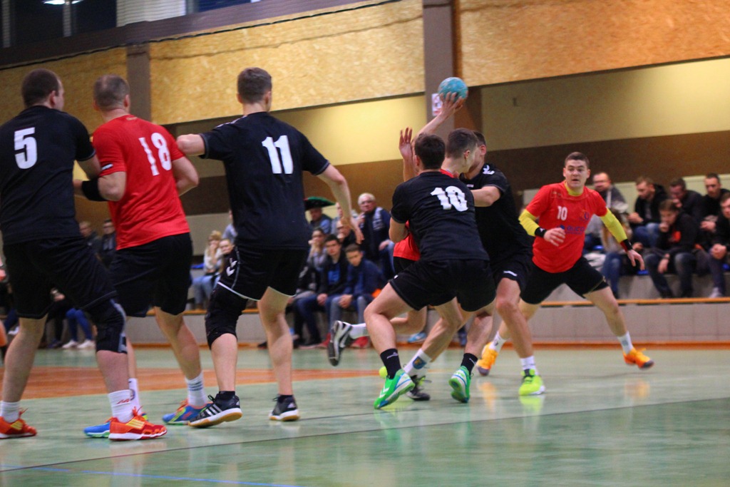 Efektowne zwycięstwo piłkarzy ręcznych Dziewiątki Legnica