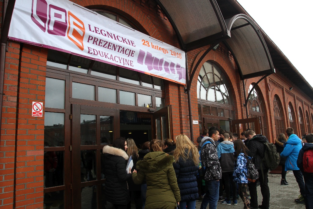 W Państwowej Wyższej Szkole Zawodowej trwają targi edukacyjne