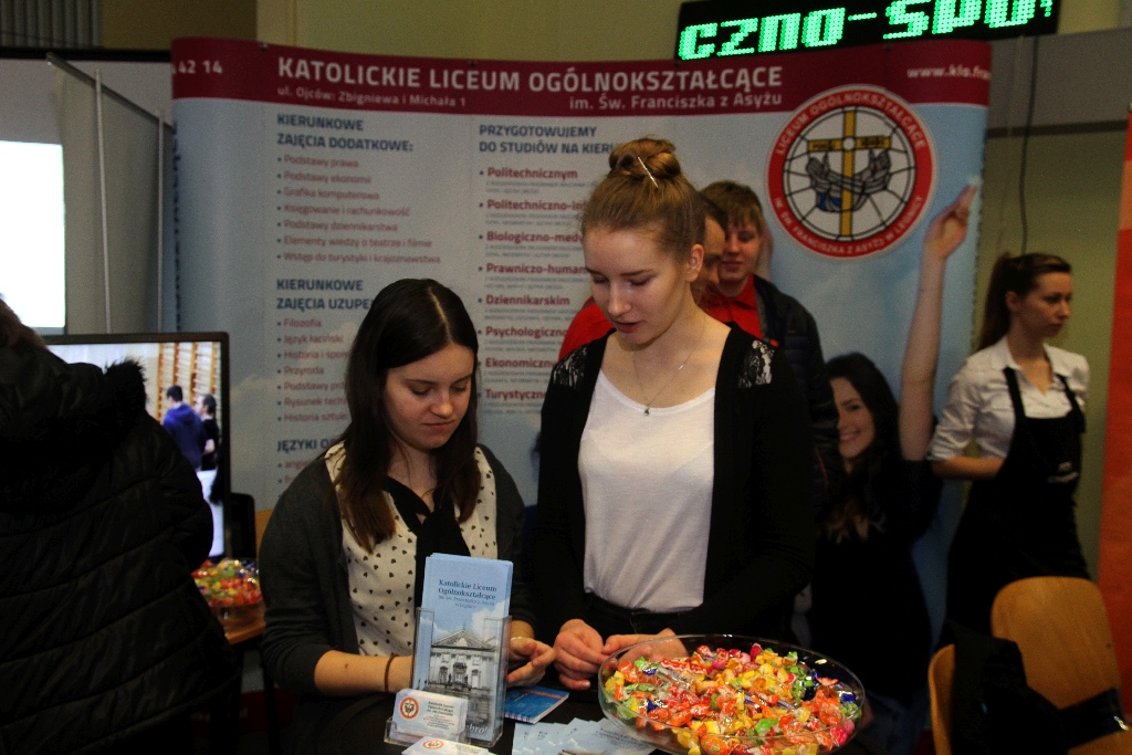 W Państwowej Wyższej Szkole Zawodowej trwają targi edukacyjne