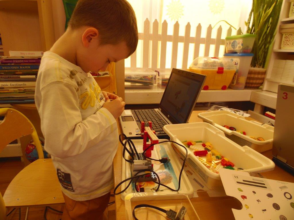 W Przedszkolu Niepublicznym Źródełko dzieci uczą się robotyki