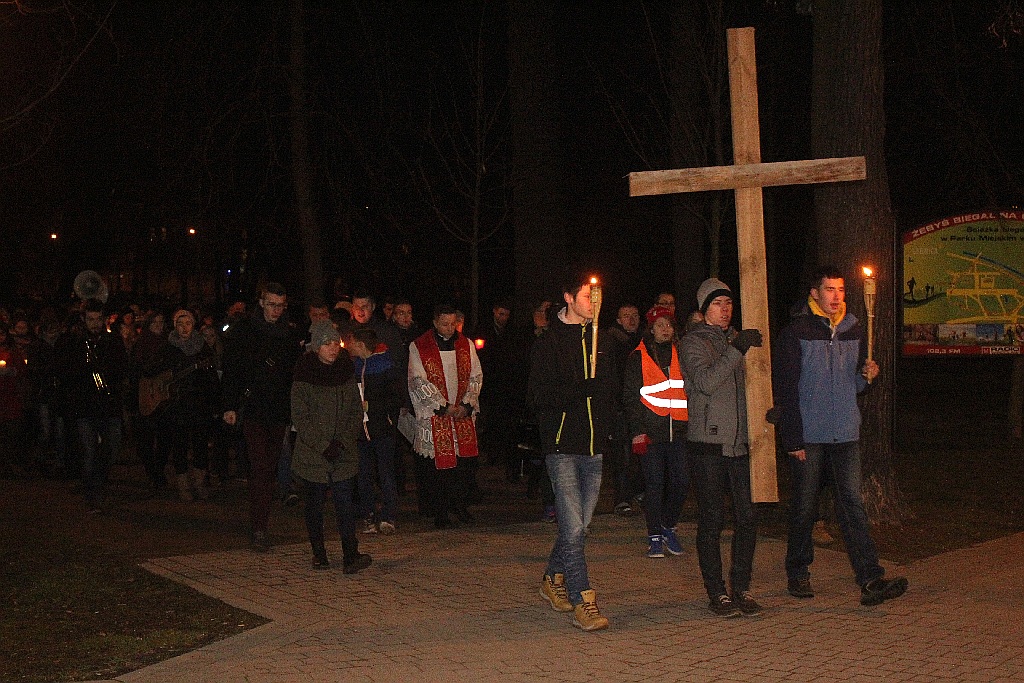 Nietypowa droga krzyżowa w legnickim Parku Miejskim