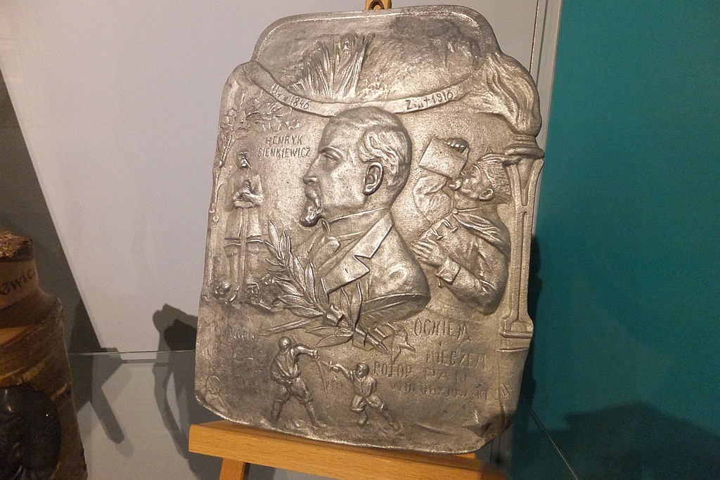 Wystawa o Henryku Sienkiewiczu i malarstwo wiejskie w muzeum