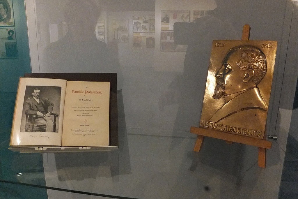 Wystawa o Henryku Sienkiewiczu i malarstwo wiejskie w muzeum