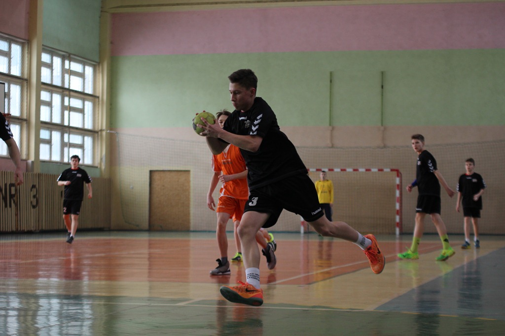 Gimnazjum nr 2 triumfuje w mistrzostwach Legnicy w ręczną