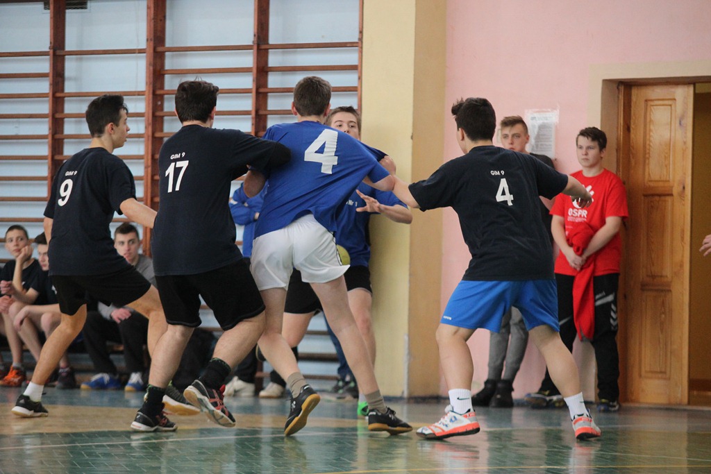 Gimnazjum nr 2 triumfuje w mistrzostwach Legnicy w ręczną