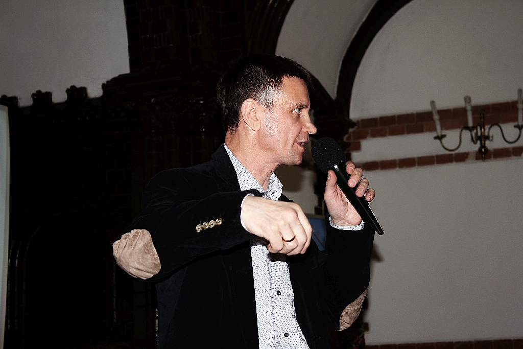 Igor Szarapow spotkał się w legnickiej bibliotece z legniczanami