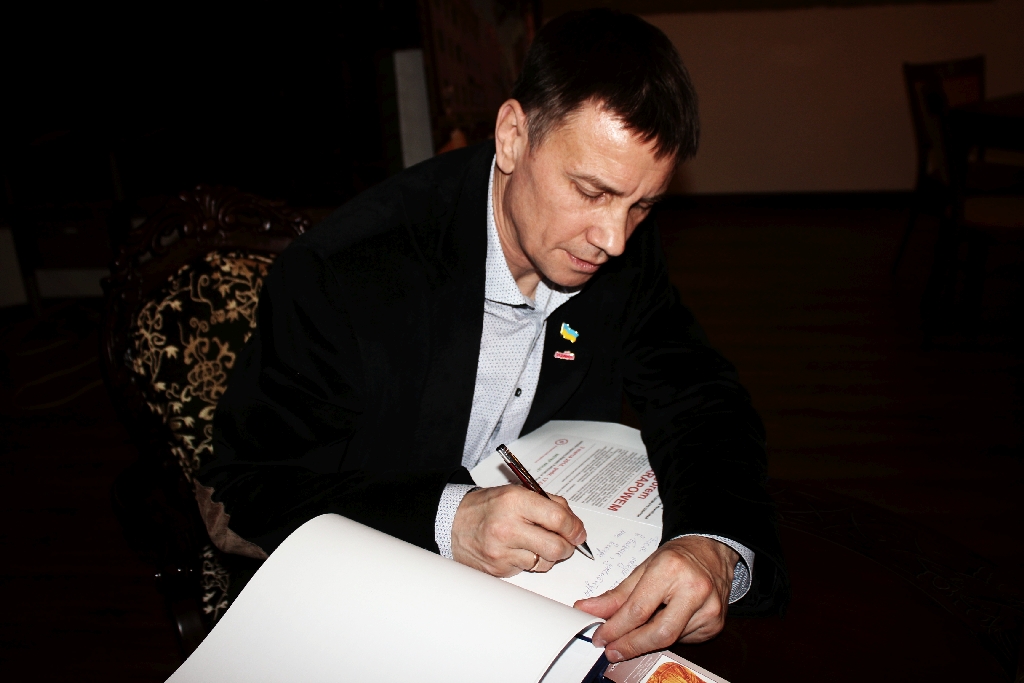Igor Szarapow spotkał się w legnickiej bibliotece z legniczanami
