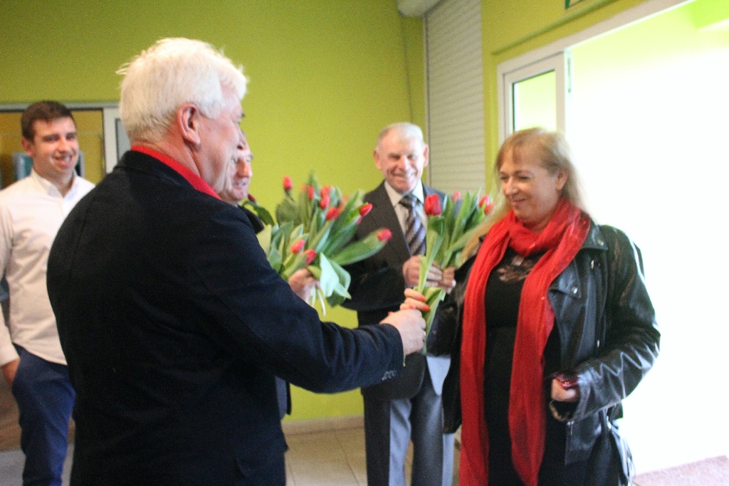 Kabaret pod Wyrwigroszem wystąpił w Kunicach na Dzień Kobiet