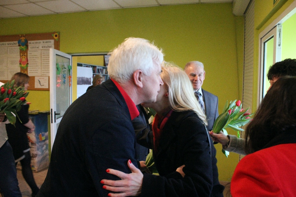 Kabaret pod Wyrwigroszem wystąpił w Kunicach na Dzień Kobiet