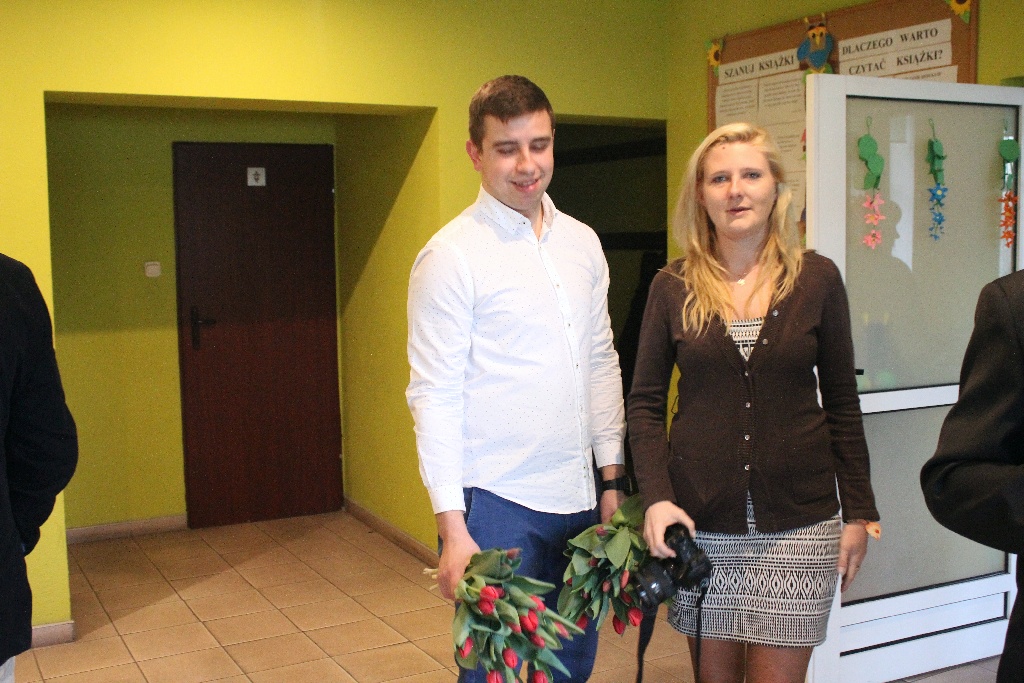 Kabaret pod Wyrwigroszem wystąpił w Kunicach na Dzień Kobiet