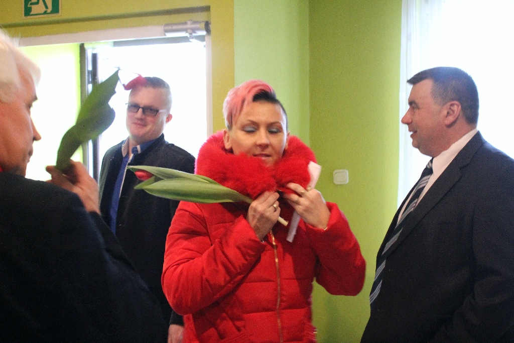 Kabaret pod Wyrwigroszem wystąpił w Kunicach na Dzień Kobiet