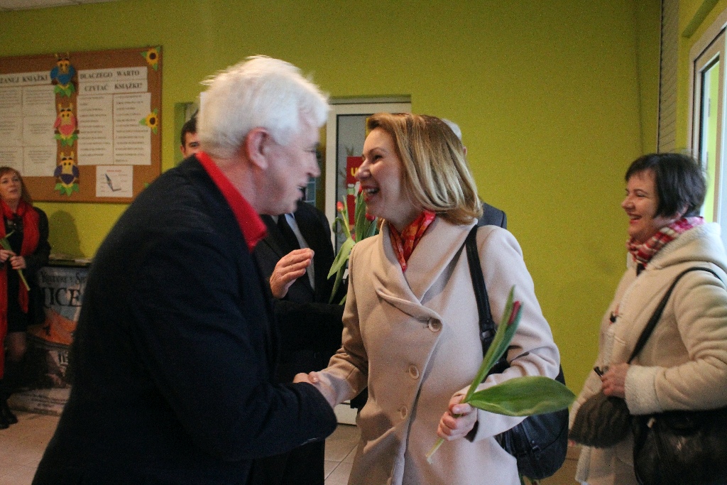 Kabaret pod Wyrwigroszem wystąpił w Kunicach na Dzień Kobiet