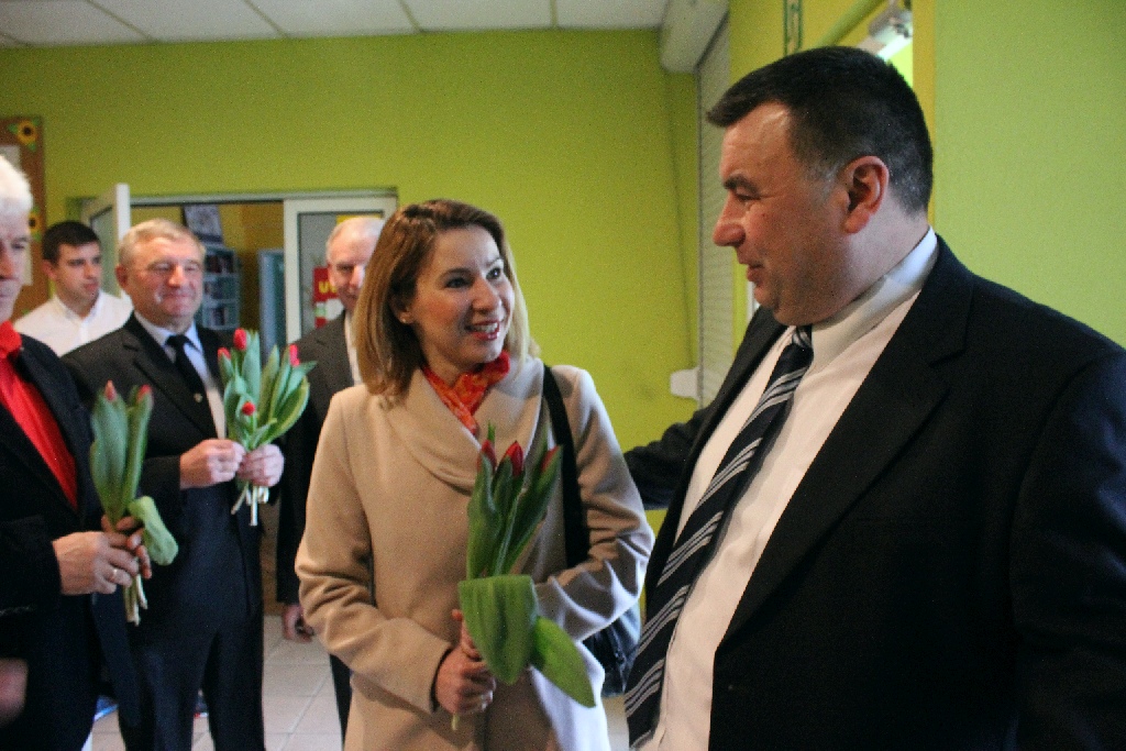 Kabaret pod Wyrwigroszem wystąpił w Kunicach na Dzień Kobiet