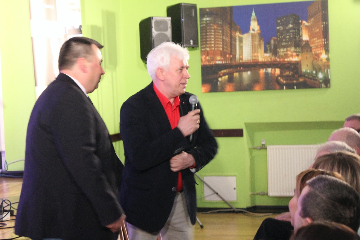 Kabaret pod Wyrwigroszem wystąpił w Kunicach na Dzień Kobiet