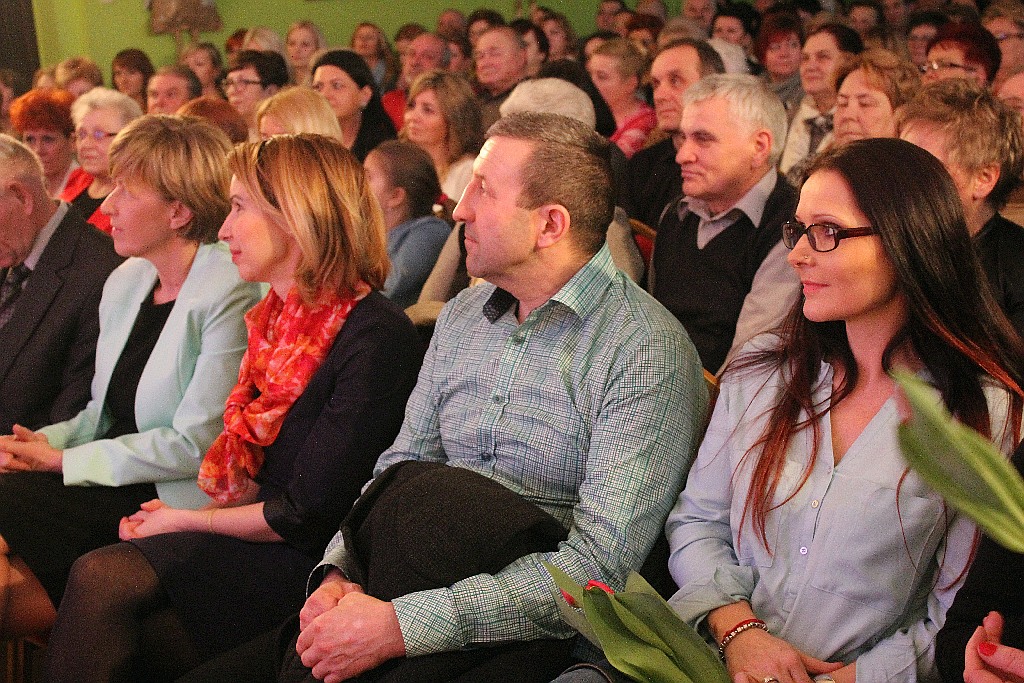 Kabaret pod Wyrwigroszem wystąpił w Kunicach na Dzień Kobiet