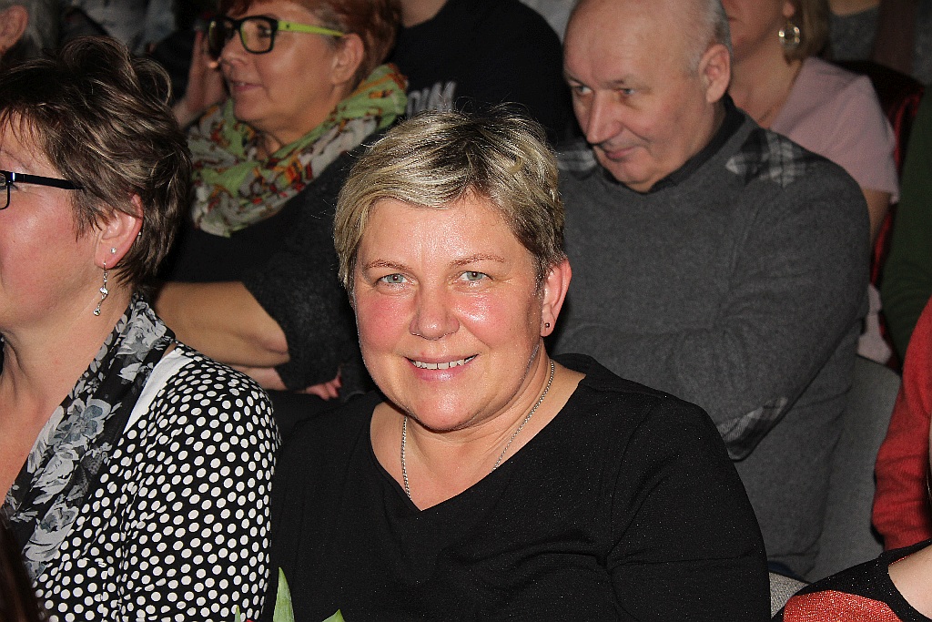 Kabaret pod Wyrwigroszem wystąpił w Kunicach na Dzień Kobiet