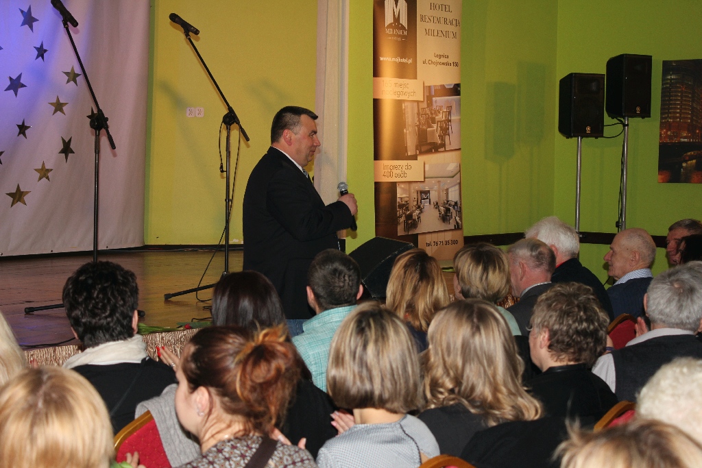 Kabaret pod Wyrwigroszem wystąpił w Kunicach na Dzień Kobiet