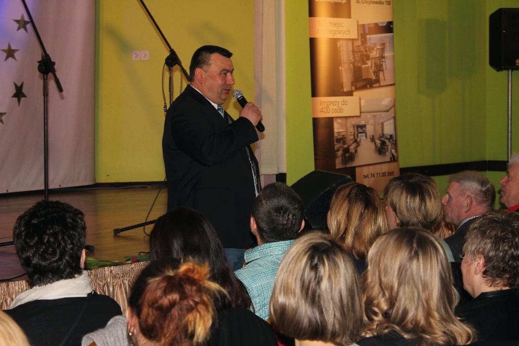 Kabaret pod Wyrwigroszem wystąpił w Kunicach na Dzień Kobiet