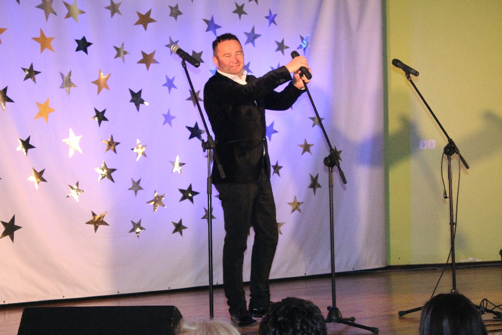 Kabaret pod Wyrwigroszem wystąpił w Kunicach na Dzień Kobiet