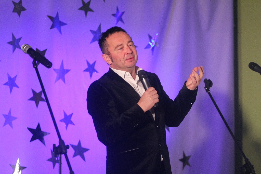 Kabaret pod Wyrwigroszem wystąpił w Kunicach na Dzień Kobiet