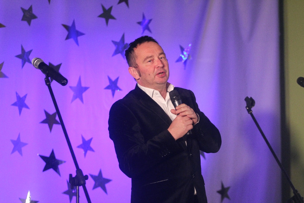 Kabaret pod Wyrwigroszem wystąpił w Kunicach na Dzień Kobiet