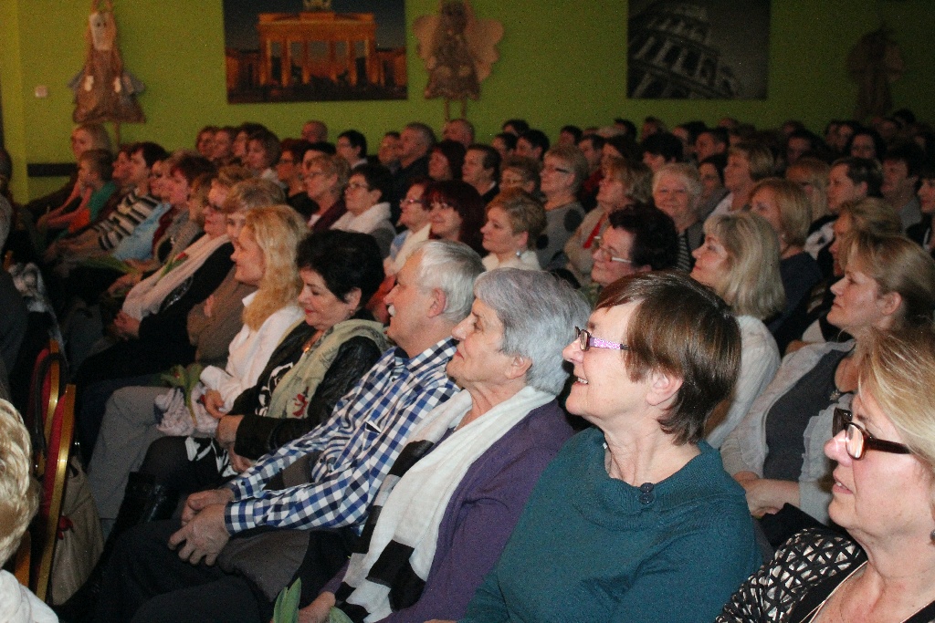 Kabaret pod Wyrwigroszem wystąpił w Kunicach na Dzień Kobiet